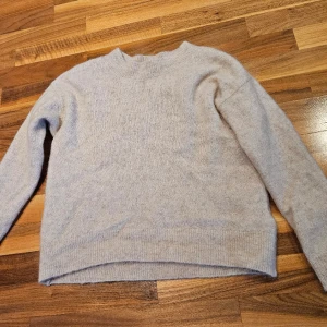 Stickad tröja i mohairblandning - I nyskick