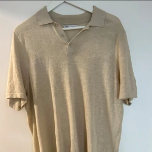 Linne T-shirt  - Säljer min pojkväns Linnetshirt som är i väldigt bra skjorta.