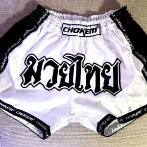 Muay thai shorts - Funkar till all form av kampsport. Shorts från Chokem.