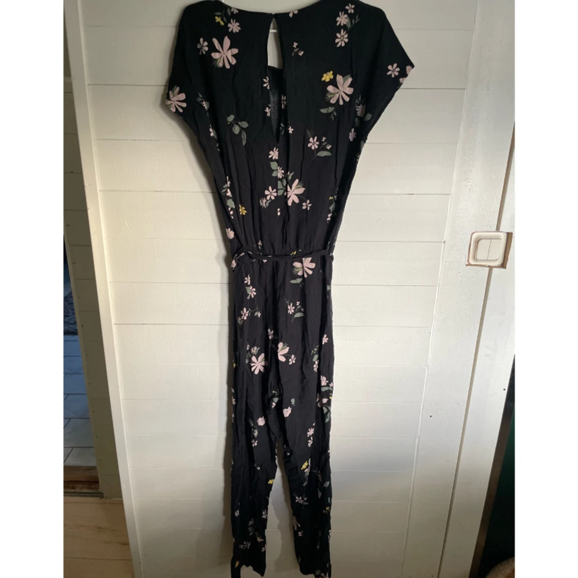 Blommig byxdress - 90