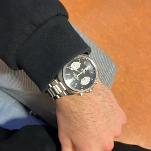 Klocka och halsband  - Min vän csn har blivit indragen så han vill ha tillbaks den 