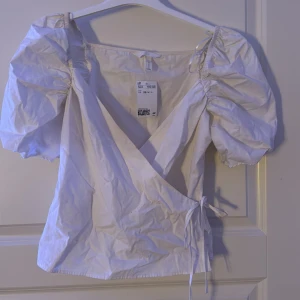 Omloppstopp  - En vit omloppstopp från hm i storlek xs endast provad. Prislapp på