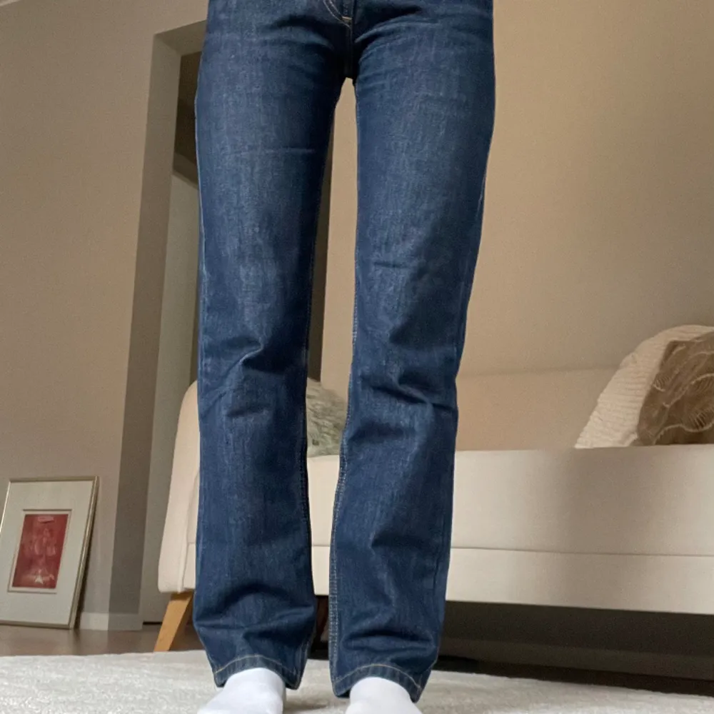 Lee jeans som är midwaist, nästan helt oanvända men de har tyvärr blivit för små💖. Jeans & Byxor.