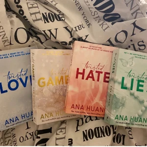 Twisted series - Säljer denna jättebra serien för endast 400kr! Böckerna är i nyskick! Tryck på köp nu! 