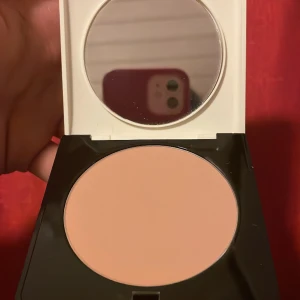 Setting powder hm  - Ny skick, bara öppnad inte använd, i färgen true beige 