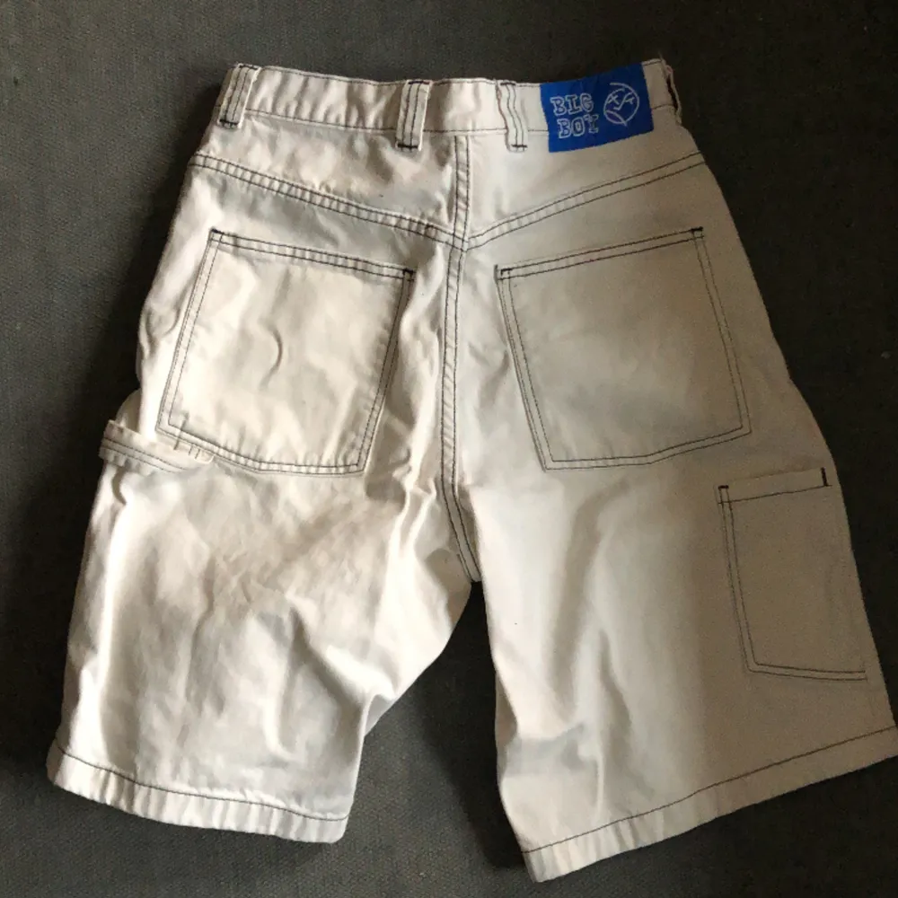 Vita Polar  big boy shorts, använda fast i bra skick. Shorts.