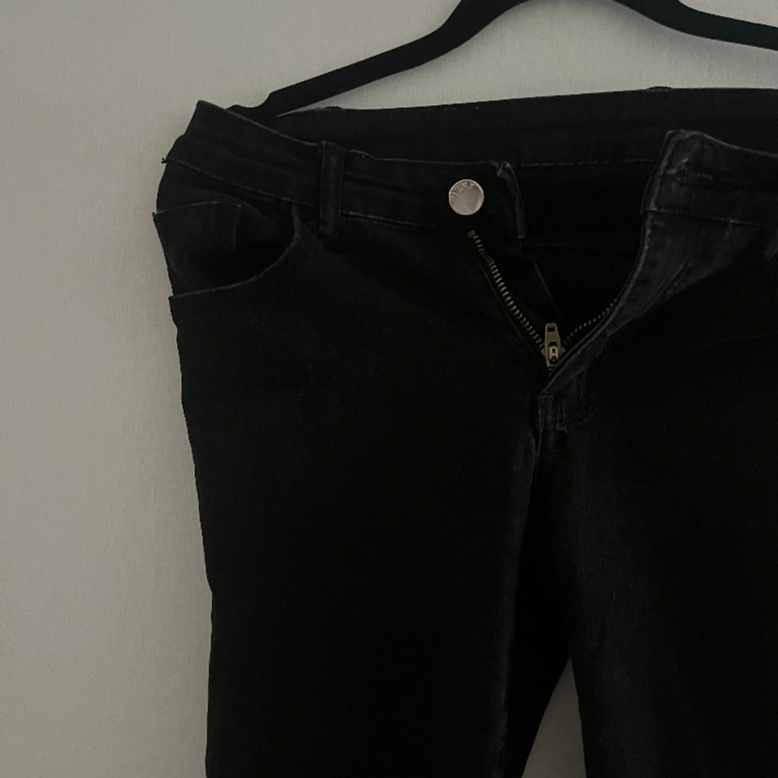 Lågmidajde svarta jeans  - 90