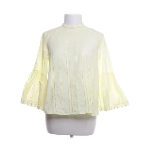 Fin blus - Super fin gul blus från hm som är köpt på Sellpy 