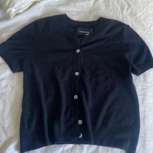 Zadig kofta - Säljer denna supersöt Zadig koftan i 100% Kashmir ❤️ bra skick