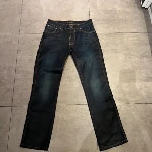 Nudie Jeans - Säljer dessa feta Nudie Jeans i storlek 32/34. Mycket bra skick