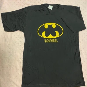 Batman Girl T Shirt - Finns stlk M,L,XL kvar  100% bomull 