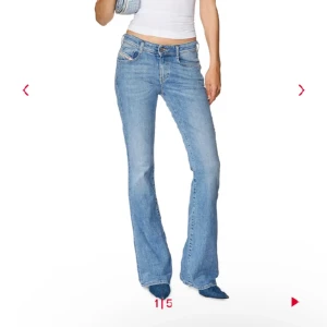 Diseal jeans - Så coola jeans från Diseal, är i bra skick men är slitna längst ner men gör dom bara coolare enligt mig!! Skriv vid frågor eller fler bilder 💓💓