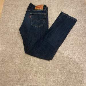 Säljer dessa åt en kompis, Levis 511 jeans, L 32 W 30. Fint skick inga defekter