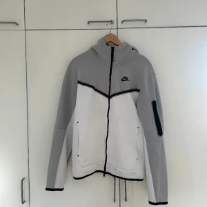 Nike Tech Fleece - Skick: Som ny Storlek: S Nypris: 1500kr Mitt pris: 450kr!