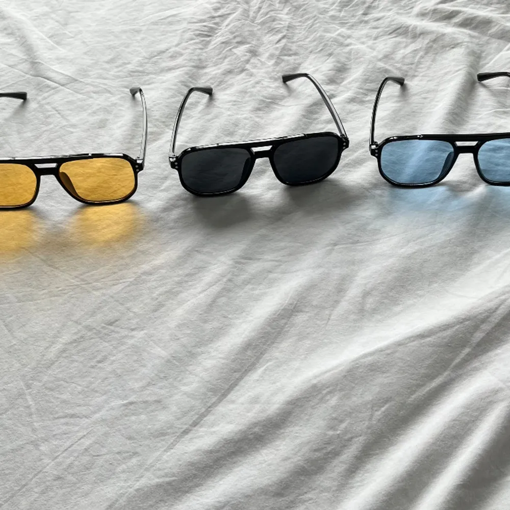 Hej, Säljer nu ett 3 pack med snygga tomford liknande solglasögon som är perfekta för sommaren! || Helt nya || Skriv vid frågor!. Accessoarer.