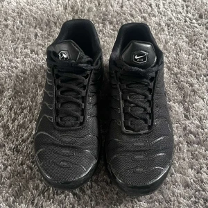 Nike Air Max TN - Säljer dessa feta skor för riktigt bra pris, Skick 9/10, Storlek 44, Låda finns, Pris går självklart att diskuteras!