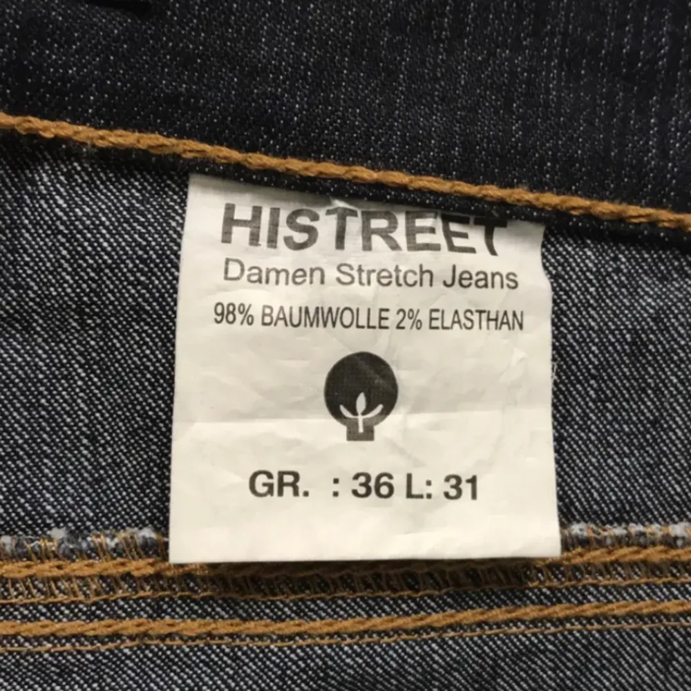 Superfina jeans som är köpta på Sellpy. Aldrig använda av mig och i väldigt bra skick! Hör av er vid frågor!. Jeans & Byxor.