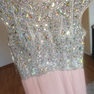 Klänningen  - Har använt  bara 3 timmer 