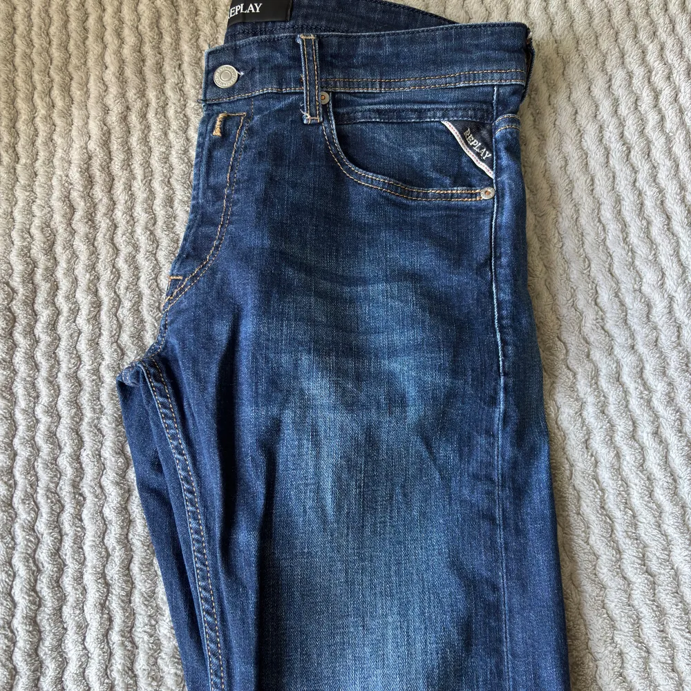 Size 31, Replay grover, skick 8/10, vid fler frågor hör av dig!  Pris kan diskuteras . Jeans & Byxor.