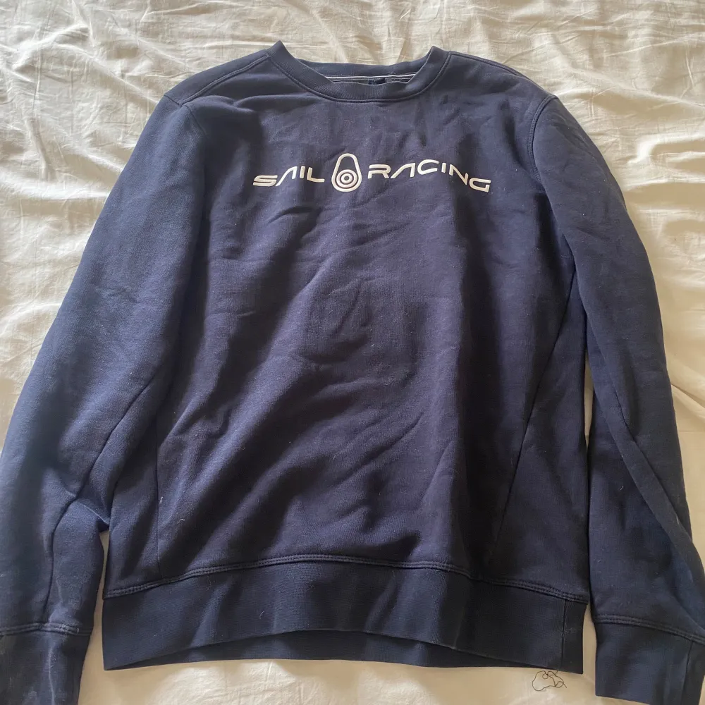 Hej! Säljer en Sail racing hoodie. För endast 100kr. Skick 9/10. Skriv till mig om ni har frågor.. Hoodies.