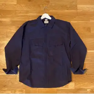 Säljer denna sprillans nya woolrich overshirt/jacka i storlek xs men sitter som s/m. Skriv ett pm för exakta mått på jackan. Pris går att diskutera!🌟