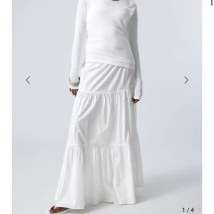 Ny Weekday Maxi skirt - Maxiskirt från weekday i storlek S, nyskick med alla lappar är kvar 🥰 orginalpris:590kr