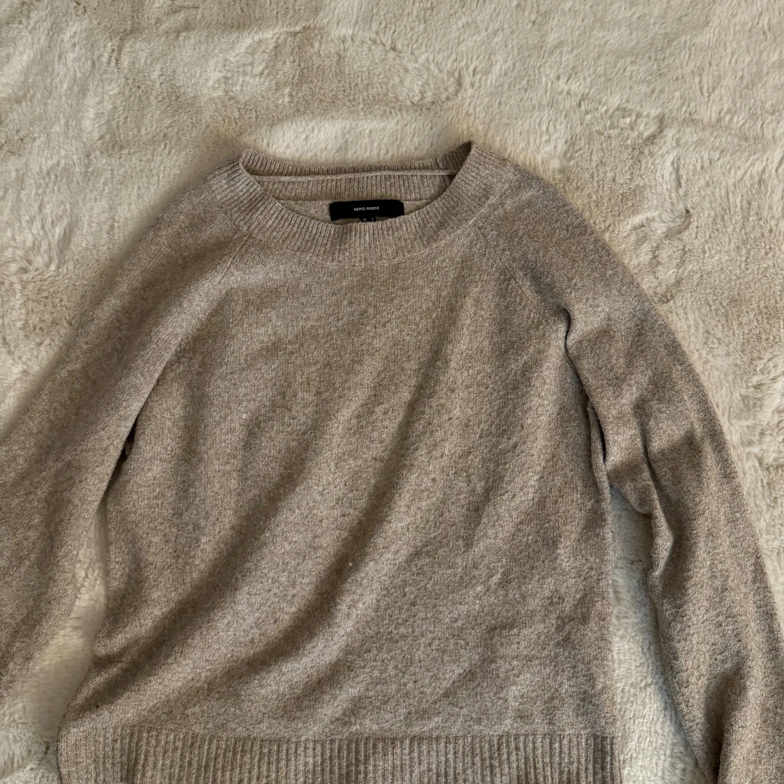 Stickad beige tröja - 90