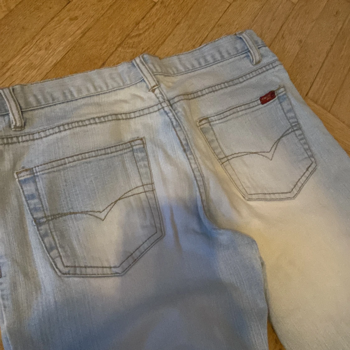 Ljus blå washed jeans  - 93