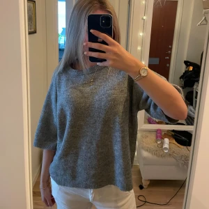 Stickad T-shirt - Stickad T-stirt från Lager157 i storlek xs men passar även s 