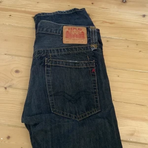Replay jeans - jeansen har mått w30 l34, riktigt sköna att ha på sig. skick skulle jag säga är 8/10 skriv vid övriga frågor😁