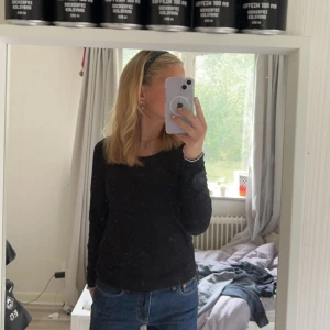 Svart tröja  - Svart basic tröja från Ullared. Köpte för länge sen men inte använt så många gånger så det är bra skick. 