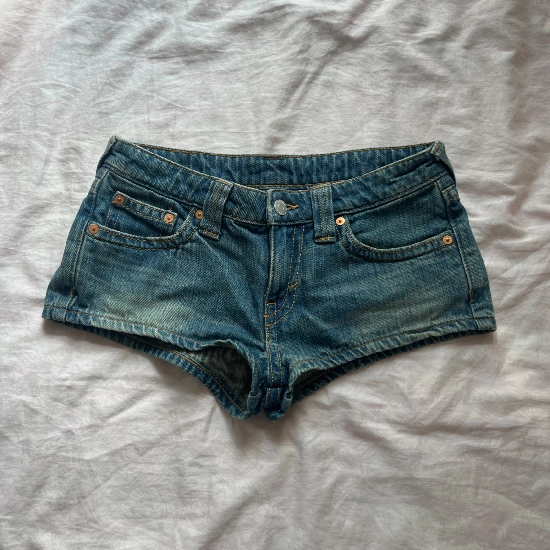 lågmidjade shorts 