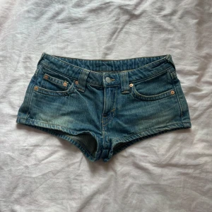 lågmidjade shorts  - superfina mini shorts från weekday, näst intill oanvända
