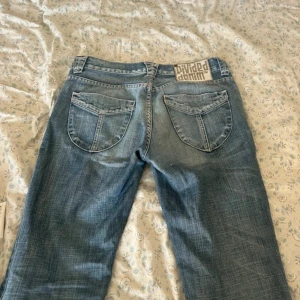 Lågmidjade jeans - Så snygga lågmidjade jeans!! Storlek 28/32, passar S/M😍