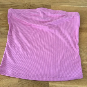 Rosa bandeautopp - Rosa bandeautopp från Veromoda. Säljer då den inte kommer till användning