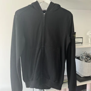 Stone island tröja med zip  - Stone island  zip hellt ny bara provad 700 eller bud 