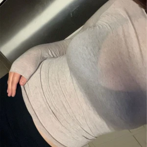 Intimissmi tröja - Hej, jag säljer min Intimissmi tröja, som köptes på deras butik, jag har testat den några gånger men den har ej kommit till användning.