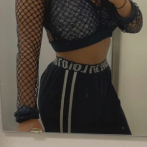 Svart topp - Svart top Tror det är storlek M  Använd ca 1 gång