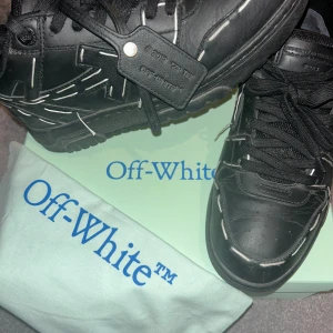 Off white skor - Off white sneakers Storlek 42 men sitter som 43 (jag har 43 annars) Fendi Gucci Louis Vuitton dondup maison Loewe Lanvin