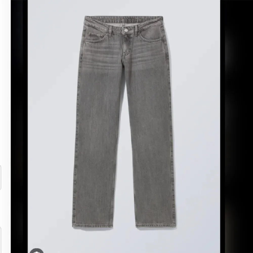 Såå fina gråa jeans från Weekday🤍 . Jeans & Byxor.
