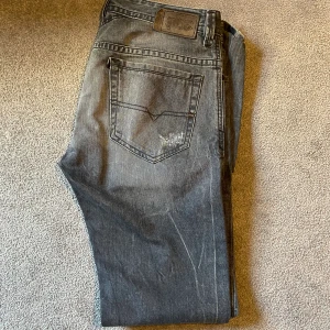Diesel jeans - Säljer dessa riktigt feta slim jeans från diesel. I gott skick men används inte längre. Hör av er om ni har frågor!