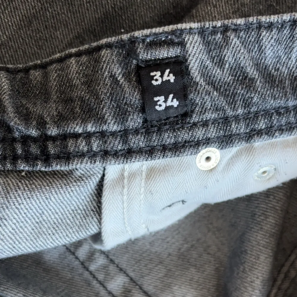 Jättefina jeans storlek 34/34 straight leg så klart . Jeans & Byxor.