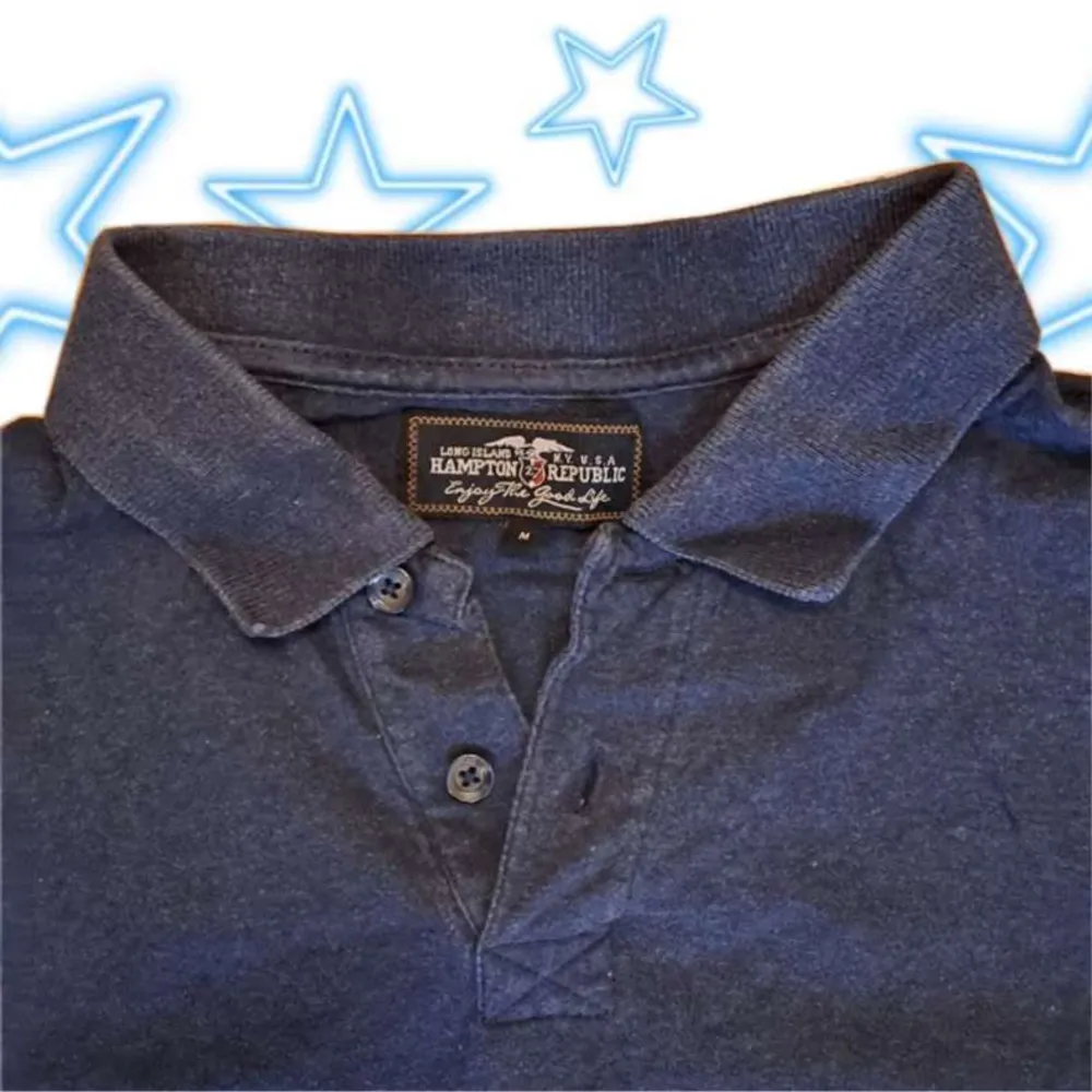 Fin marinblå pikétröja i fint skick! Använd köp nu!☆. T-shirts.