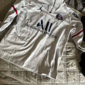PSG tröja - Nyskick ej använd då den var för liten