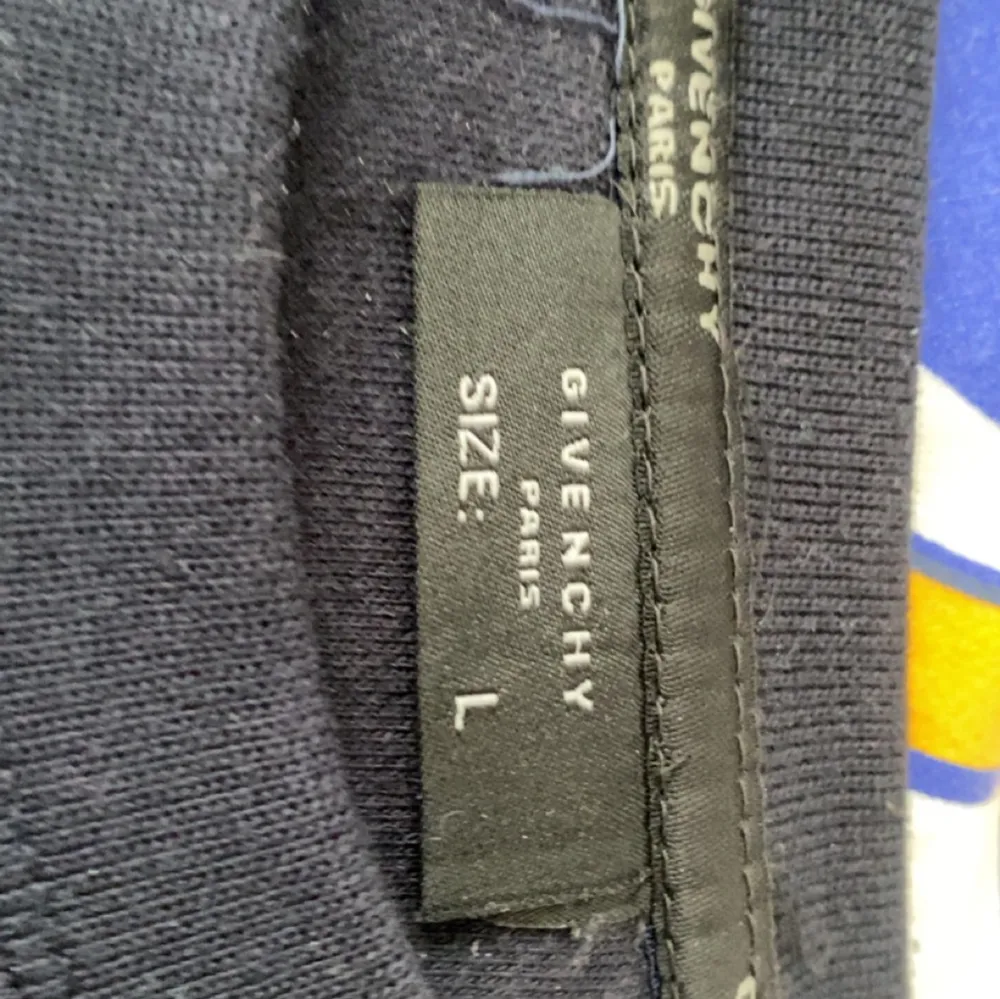 Givenchy sweatshirt size L. Tröjor & Koftor.