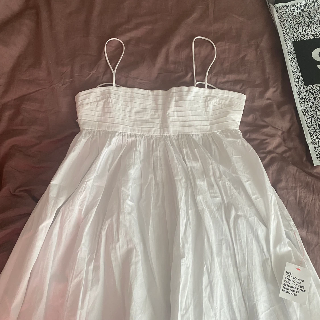 Vit sommarklänning i minilängd  - 90