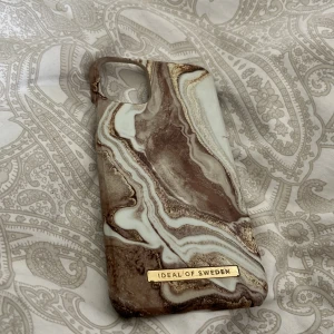 Ideal of sweden skal  - Säljer detta skalet från ideal of sweden då jag har en ny mobil💕💕