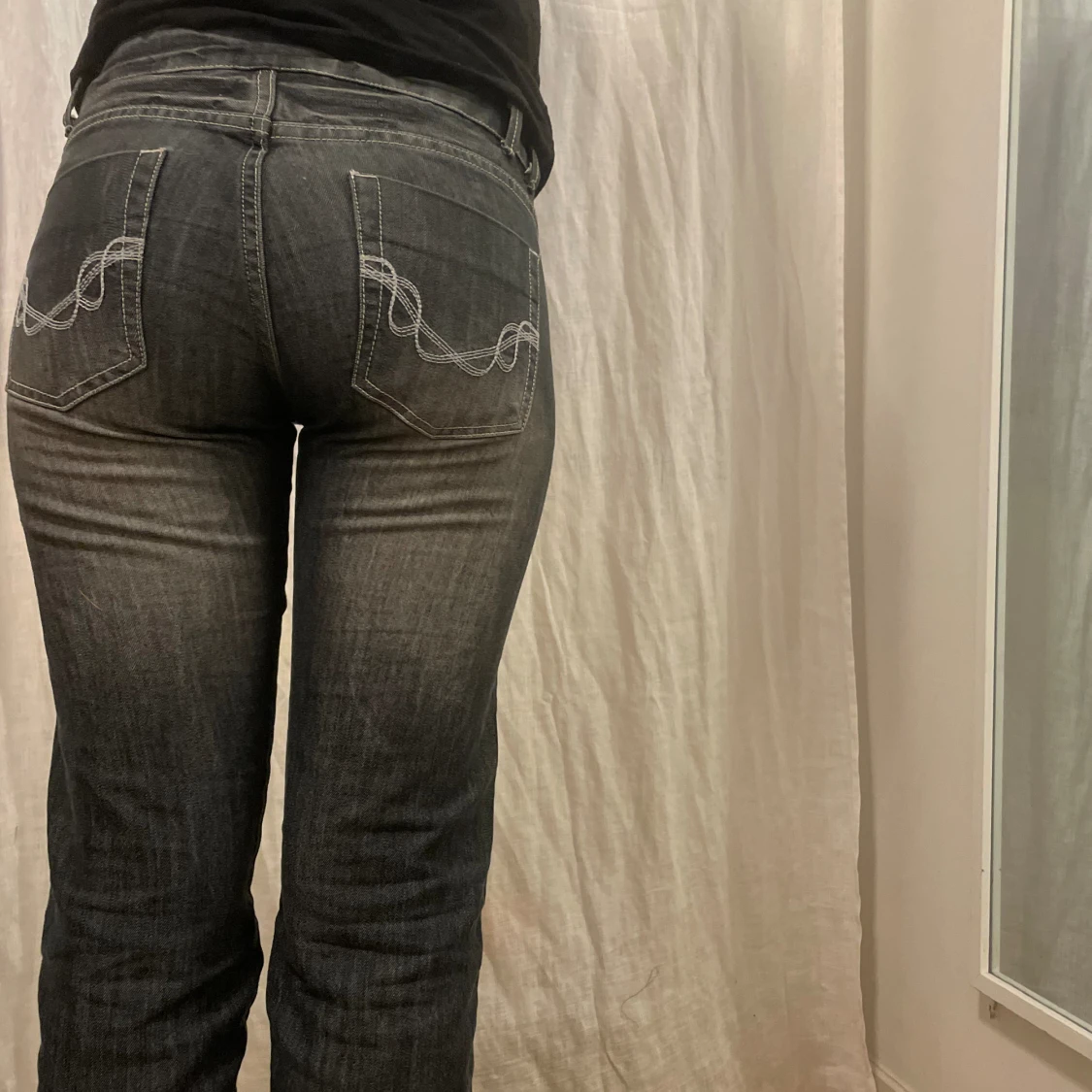 Gråa lågmidjade jeans  - 90