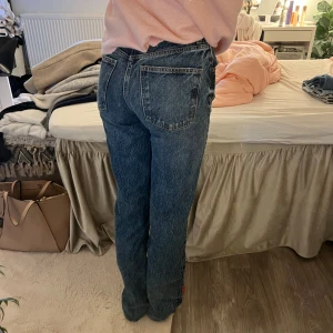 Jeans - Snygga jeans från zara, lite långa på mig som är 170 😁