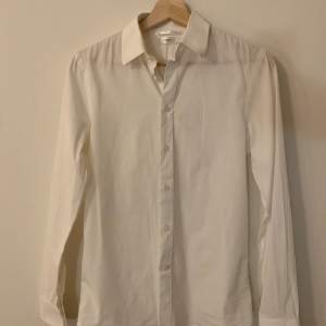 Oanvänd vit skjorta från Filippa K! 96% cotton